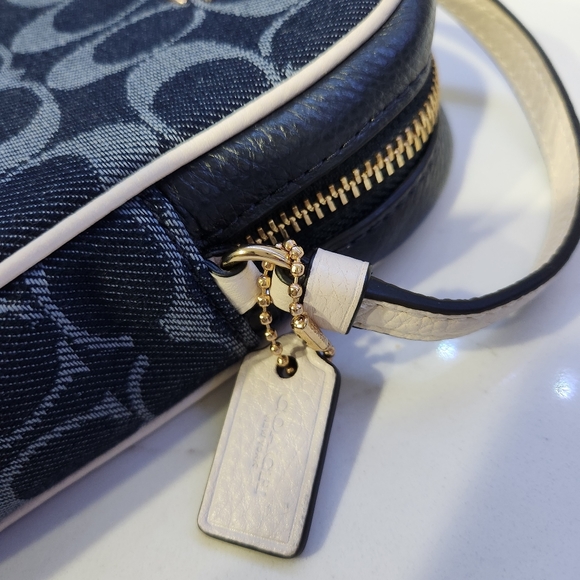 North/South Crossbody In Signature Jacquard NWT - Picture 9 of 11